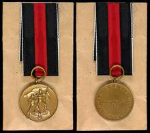 2780 Sudetenland, Medaille Zur Erinnerung An Den 1. Oktober 1938, Mit Band, In Originaltüte. Tüte Mit Hersteller Karl He - Autres & Non Classés