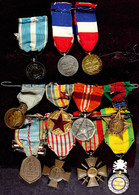 2823 Frankreich, Sammlung Von 11x Auszeichnungen Und 4x Gefechtsspangen, Dabei U.a. Médaille Commémorative De La Guerre  - Other & Unclassified