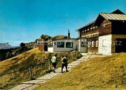 73148370 Lenggries Brauneckhaus Mit Latschenkopf Und Zugspitze Bergwandern Lengg - Lenggries