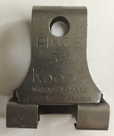 Pinces (2) Métalliques Anciennes Pour Films De Marque KODAK - Matériel & Accessoires