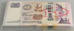 02853 Singapore / Singapur: Bundle Of 100 Pcs. 2 Dollars ND(2005), P.45A In UNC (100 Pcs.) - Singapur