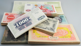 02905 Alle Welt: Dealers Lot Of An Estimated Number Of About 10.000 Banknotes, All Sortet In Plastic Sleev - Sonstige & Ohne Zuordnung