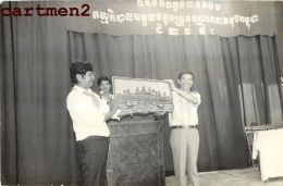 Delcampe - CAMBODGE CAMBODIA GRANDE PHOTOGRAPHIE SCOUT ? SCOUTISME ? TEMPLE ANGKOR PHNOM-PENH Indochine - Kambodscha