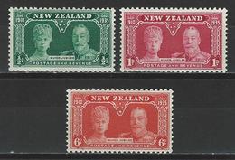 New Zealand SG 573-75, Mi 206-08 * MH - Unused Stamps