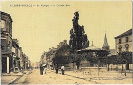 VILLERS BOCAGE (14) Le Kiosque Et La Grande Rue Carte Toilée Couleur - Sonstige & Ohne Zuordnung