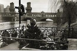 BERLIN   EN 1960 MONUMENT DU PONT OBERBAUM TOP - Muro Di Berlino