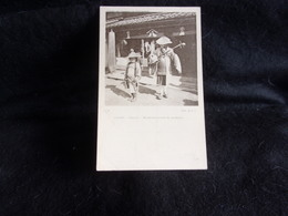 TIRAGE ORIGINAL D' AVANT 1903.Japon.Nagoya.Mendiantes Jouant Du Sa - Missen. Cliché Du Dr De Beurmann. Voir 2 Scans . - Nagoya