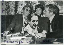 Photo De Presse  Original -  Claude CHABROL, Bernardette LAFONT, Jean CARMET,  21-01-1975, TBE, Scans. - Famous People