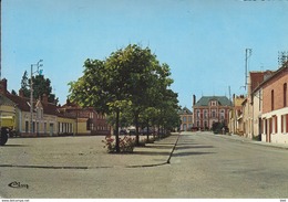 89 . Yonne :  Chéroy : Place De L ' Hotel De Ville. - Cheroy