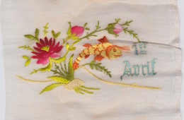 Pièce De Tissu Brodé Pour Carte Postale Du 1 Er Avril - Modèle Ancien - Poisson Orange Et Fleurs - 1er Avril - Poisson D'avril