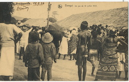 Bangui Un Jeu Du 14 Juillet 1924 Mat De Cocagne  Jeune Fille Nue En String  Edit Nels - Centrafricaine (République)