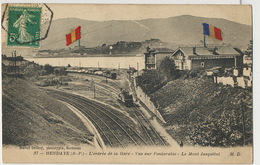 Hendaye Gare Fontarabie Mont Jasquibel Drapeau En Tissu Espagne Et France Collé Cachet Train - Hendaye