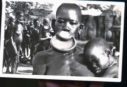 FEMMES A PLATEAUX ET AUTRE  AFRICAINE A PLATEAUX PHOTO CARTE - Non Classés