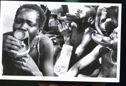 FEMMES A PLATEAUX ET AUTRE  AFRICAINE A PLATEAUX PHOTO CARTE - Non Classés