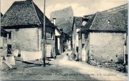 38 - CLELLES --  Une Rue Etle Mont Aiguille - Clelles