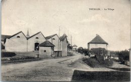 38 - THUELLIN --  Le Village - Clelles