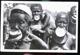 FEMMES A PLATEAUX ET AUTRE  AFRICAINE A PLATEAUX PHOTO CARTE - Non Classés