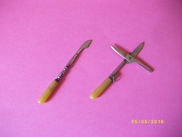 2 Petits Instruments Anciens Pour Les Ongles - Accessories