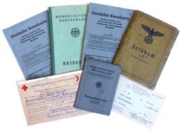 WK II Dokumente Nachlass 2 Kennkarten 1 Reisepass 1 Soldbuch 1 Karte Aus Kriegsgefangenen Lager 1 Besatzungspass Und 1 P - Guerre 1939-45