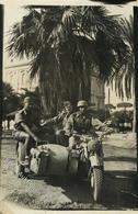 WK II MILITARIA - Foto-Karte - AFRIKA-KORPS Mit Motorrad (rücks. Klebereste Abgerissen, Dadurch Dünne Stelle!) III - Guerre 1939-45