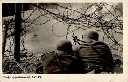 WK II Stoßtruppmännermit MG Foto AK I-II - Guerre 1939-45