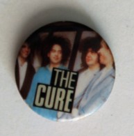 Badge Vintage Années 80-90 Musique  Groupe THE CURE New Wave - Objets Dérivés