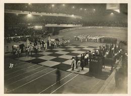 SCHACH - Großes Foto (24x18cm) Vom Frankfurter Sechstagerennen - Teilnehmer Als SCHACHFIGUREN Auf Großem SCHACHBRETT !! - Chess