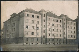 Cca 1920-1930 Budapest, Épületek A Váci úton, 2 Db Fotó, Egyik Foltos, 12,5x14,5 és 15x23 Cm - Altri & Non Classificati
