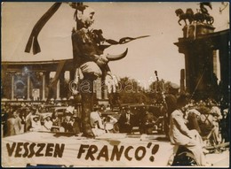 Cca 1960 Tüntetés Budapesten Franco Ellen 18x14 Cm - Other & Unclassified
