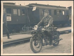 Cca 1930-1940 Katona Méray-Puch Motorkerékpáron, Fotó, 8,5×11,5 Cm - Andere & Zonder Classificatie