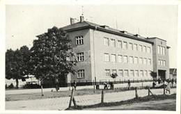 T2 Érsekújvár, Nové Zámky; Okresny úrad / Járási Hivatal. F. Ladman Felvétele / District Office + 1938 Érsekújvár Vissza - Unclassified