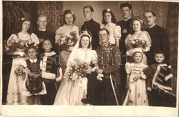 * Magyar Katona Kitüntetésekkel és Feleségével, Családi Csoportkép / Hungarian Soldier With His Wife And Family. Photo ( - Unclassified