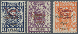 09722 Saudi-Arabien: 1925, Three Values Up To 2 Pia Orange With Red Overprint On Gold Overprint, All Mint - Arabie Saoudite