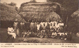 AFRIQUE - SIERRA LEONE - LE CATECHISME DANS UN VILLAGE  -  MISSIONS AFRICAINES DE LYON - - Sierra Leone