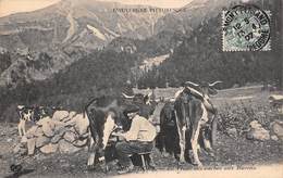 Thème:  Métier. Lait.Laiterie. Auvergne Traite Des Vaches Aux Burons     (voir Scan) - Altri & Non Classificati