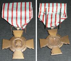 Rare Ancienne Médaille Insigne En Bronze Croix Du Combattant Avec Ruban Et Agrafe, République Française - Frankreich