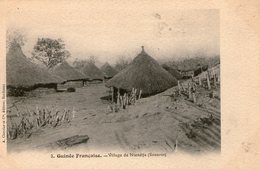 (65)  CPA Village De Nieneya  Sousous  (bon Etat) - Französisch-Guinea