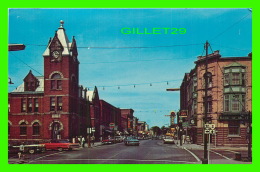 GANANOQUE, ONTARIO -  KING STREET, LOOKING EAST - ANIMATED WITH OLD CARS - - Gananoque