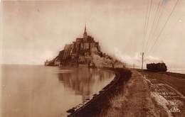 50-LE-MONT-ST-MICHEL- CARTE-PHOTO- VUE PRISE DE LA DIGUE A MAREE HAUTE - Le Mont Saint Michel