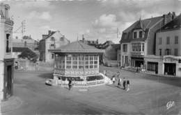 80-CAYEUX-SUR-MER- PLACE COURBET - Cayeux Sur Mer