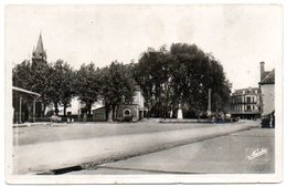 65 - Hautes Pyrénées / VIC - En - BIGORRE -- Place Gambetta - Vic Sur Bigorre