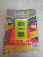 JEU ELECTRONIQUE DOUBLE ECRAN TYPE STAR WARS (au Vu De La Jaquette Arrière) COULEUR JAUNE..LANSAY - Altri & Non Classificati