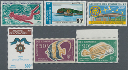 23345 Komoren: 1962/1975, Accumulation Of Nine Stamps In Different Quantities Many In Larger Blocks Incl. - Andere & Zonder Classificatie