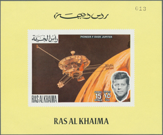 23905 Ras Al Khaima: 1972, Mainly U/m Accumulation In A Binder, Several Units, De Luxe Sheets, Imperfs Etc - Ras Al-Khaimah