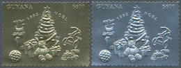 25895 Thematik: Weihnachten / Christmas: 1993, Guyana. Lot Of 100 GOLD Stamps And 100 SILVER Stamps CHRIST - Weihnachten