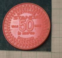 M_p> Getttone STANDA " VALE 50 LIRE IN MERCE " In Plastica Rosa - Stesso Soggetto Da Ambo I Lati - Noodgeld