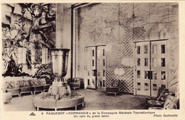 Cpa,PAQUEBOT,NORMANDIE,de La Compagnie Transatlantique,un Coin Du Grand Salon,photo Desboutin,rare - Paquebote