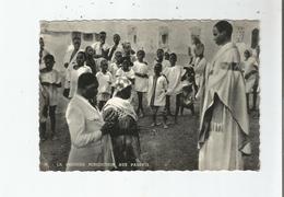 OUAGADOUGOU 16 UN JEUNE PRETRE NOIR BENIT SES PARENTS - Burkina Faso