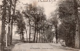 CPA   27   LE VAUDREUIL----AVENUE DE LA GARE---1904 - Le Vaudreuil