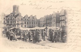 62-ARRAS- LA PETITE PLACE, UN JOUR DE MARCHE - Arras